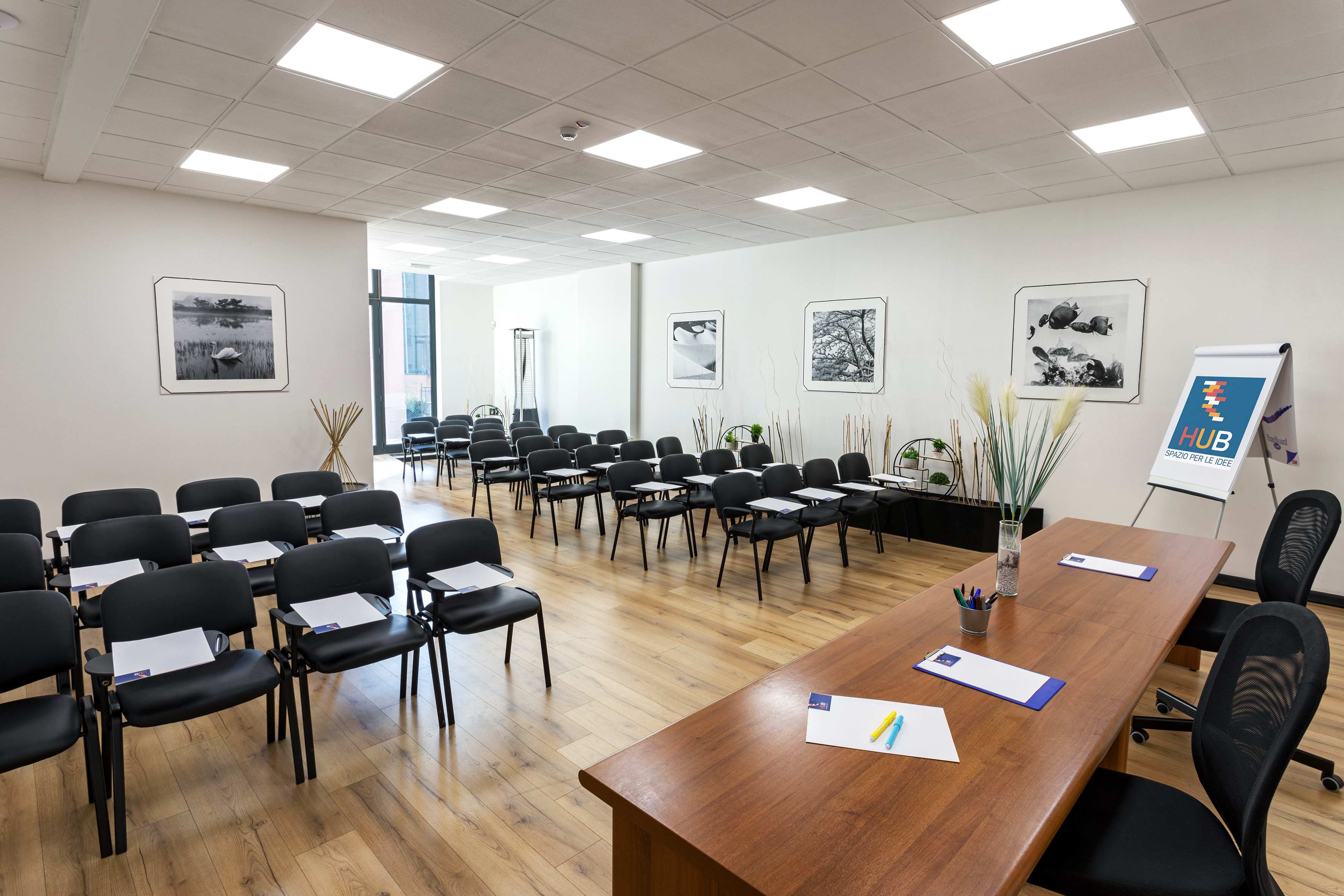 Business Center HUB img